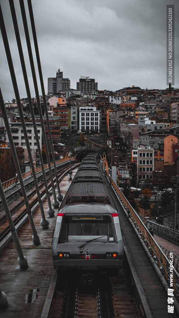 城市高架桥上车流景观