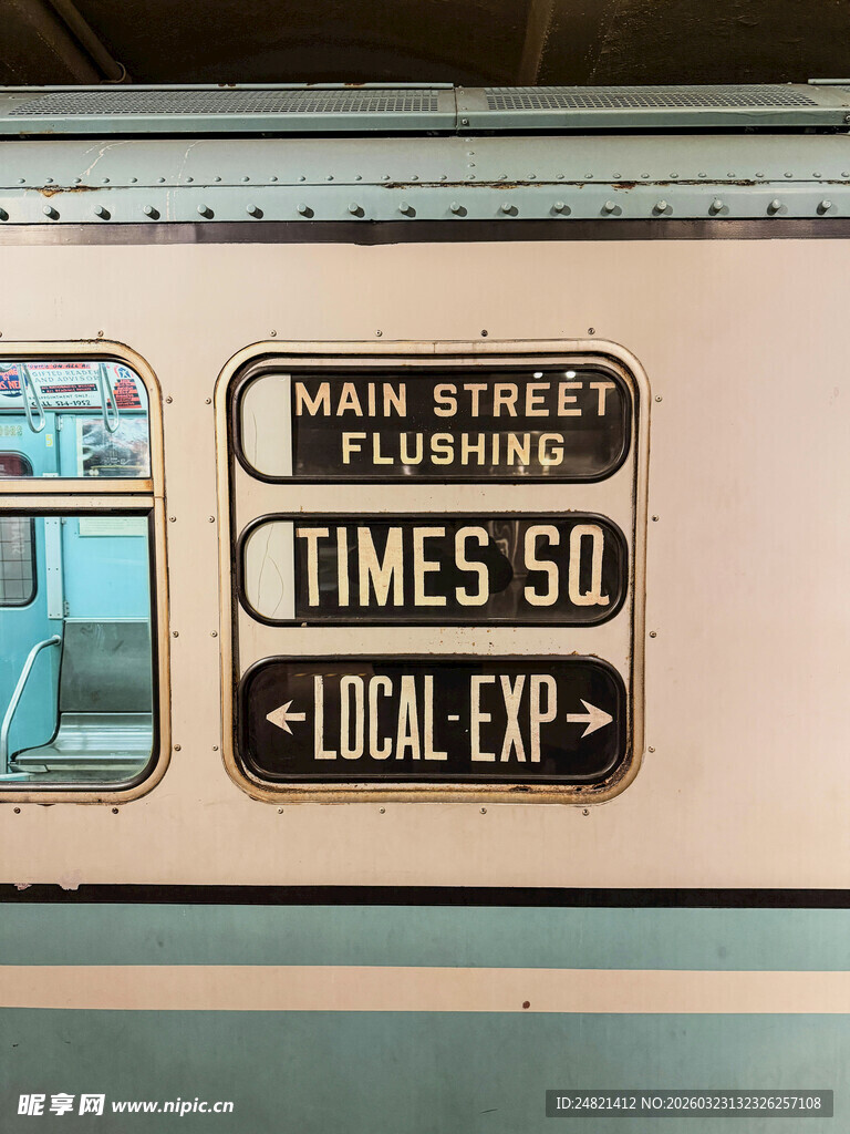 地铁线路指示牌特写