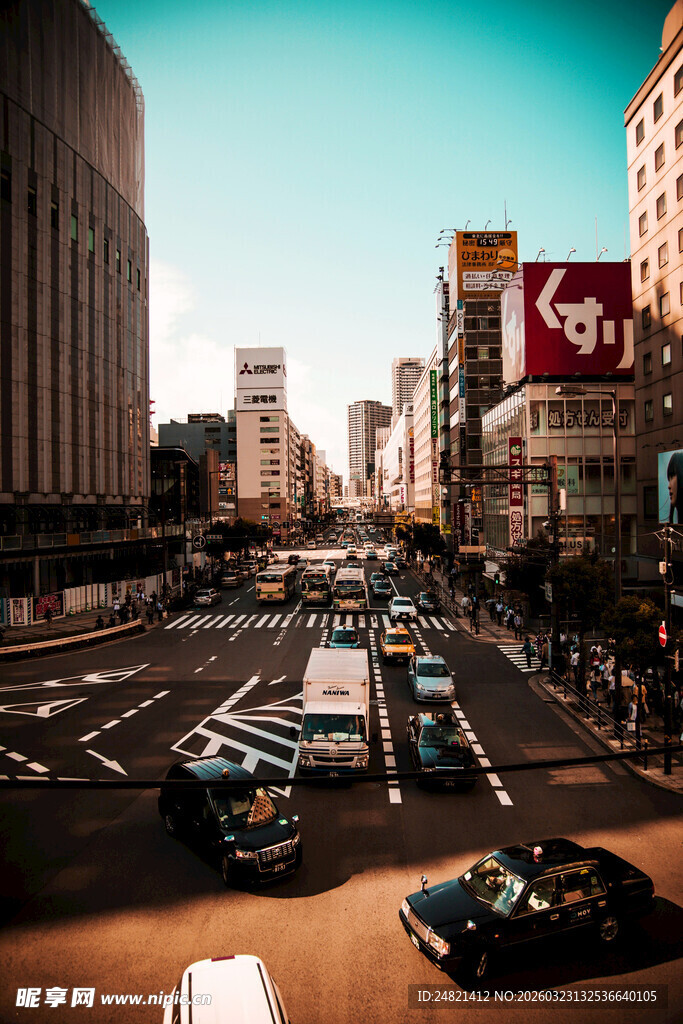 繁华都市街头景象