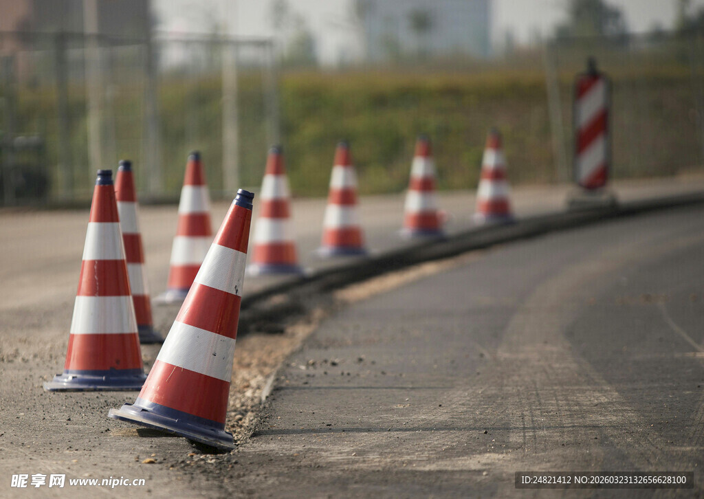 道路上的交通锥