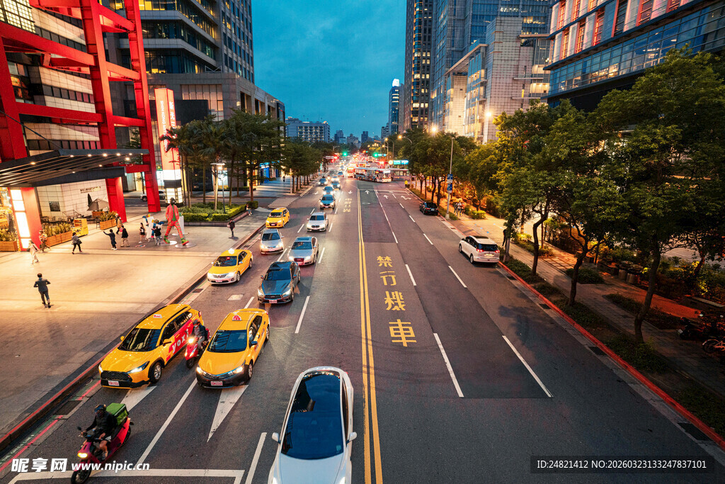 城市街道繁华夜景画面