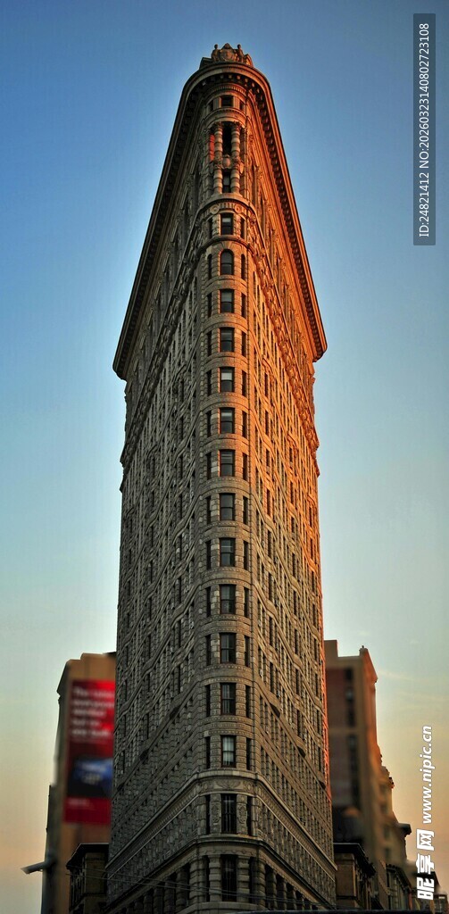 黄昏下的熨斗大厦