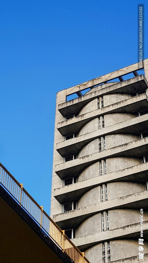 现代风格弧形高楼建筑