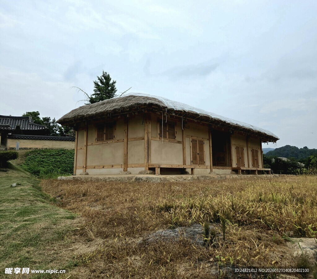 乡村茅草屋