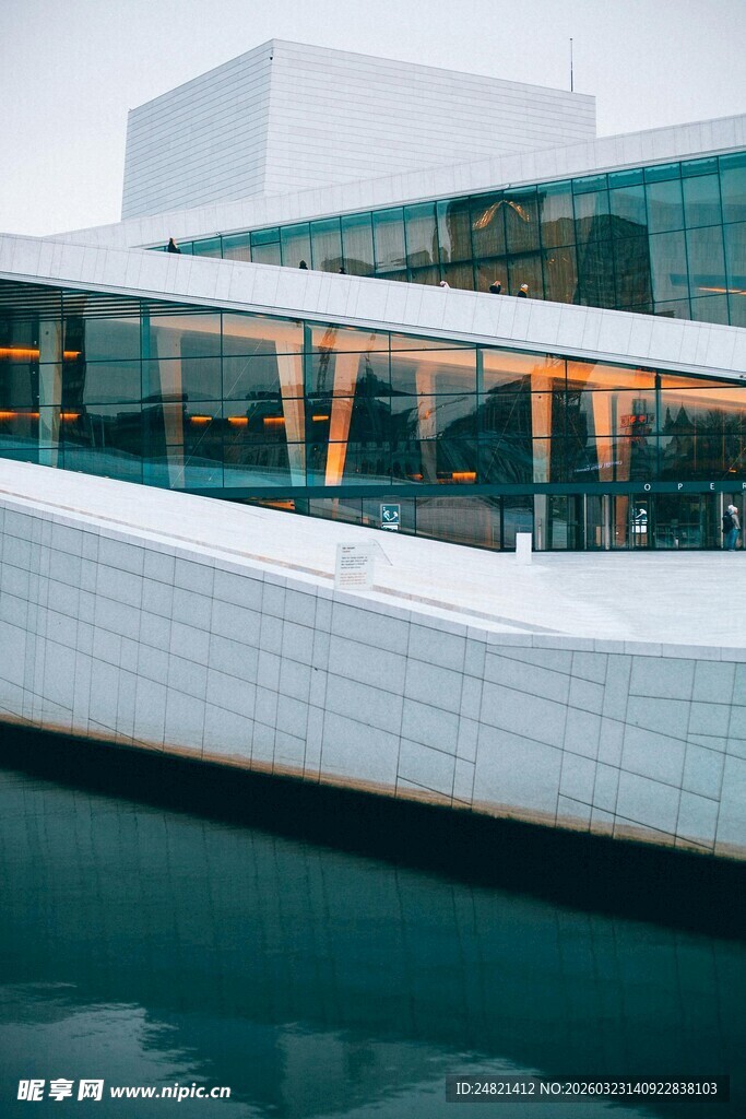 现代建筑临水景观