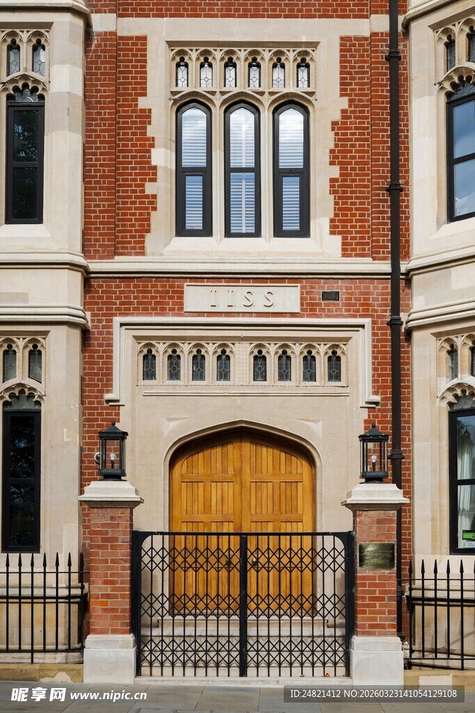 古典风格建筑的华丽大门