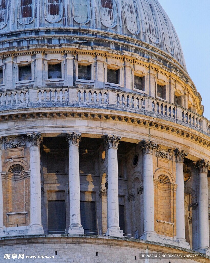 古典圆顶建筑局部特写