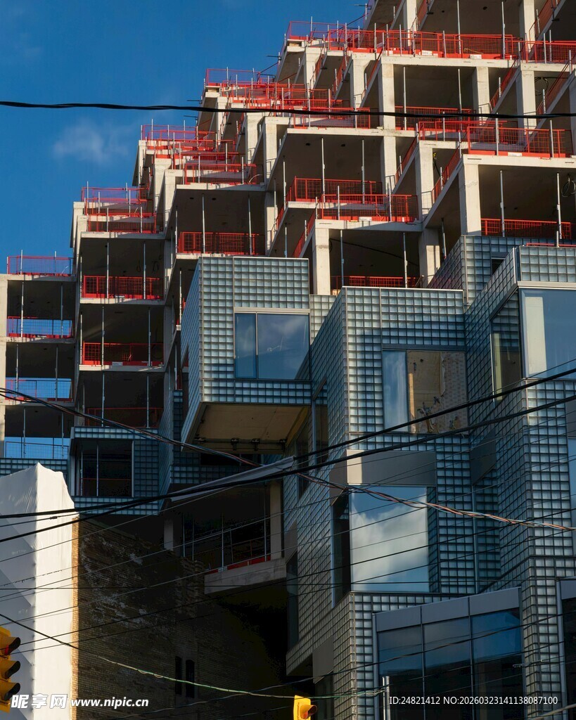 在建中的多层住宅建筑