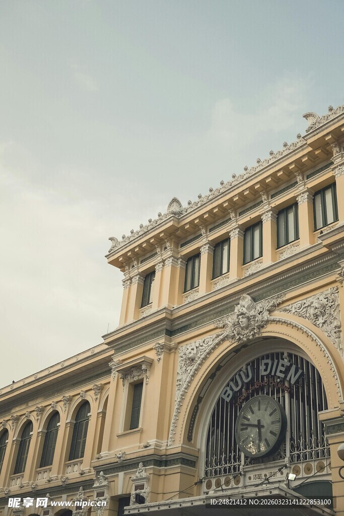 古典风格的宏伟建筑外观