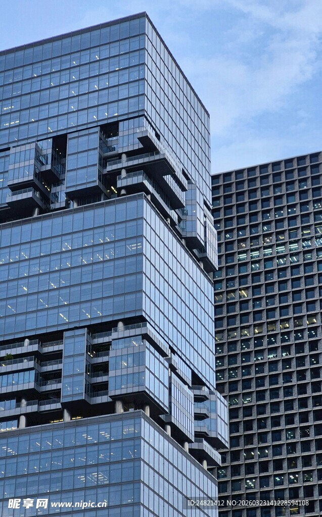 现代风格玻璃幕墙写字楼