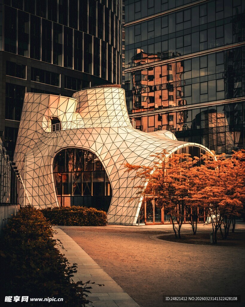 城市中独特的现代艺术建筑