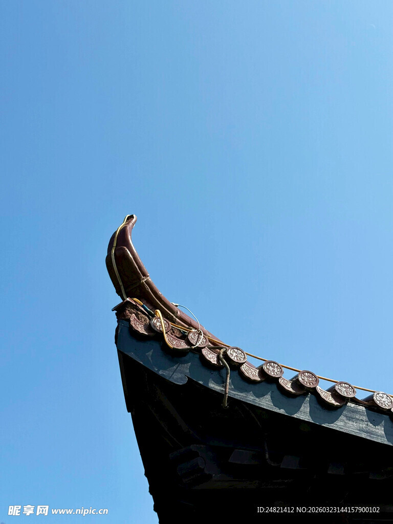 中式屋檐上的精美装饰