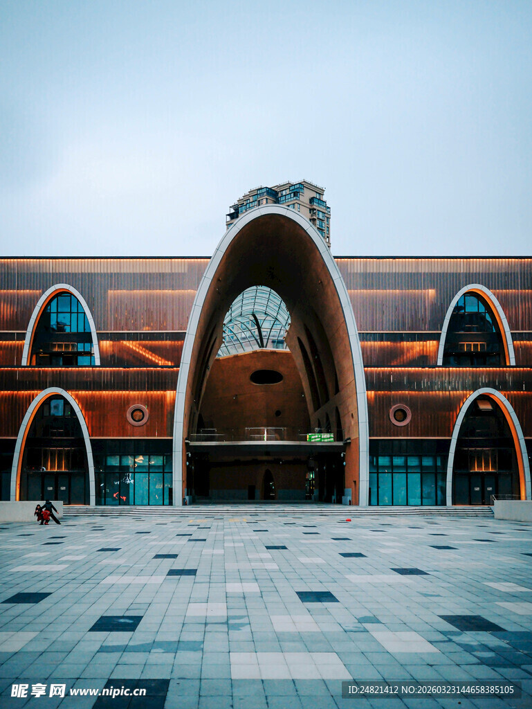 现代拱形建筑外观景观