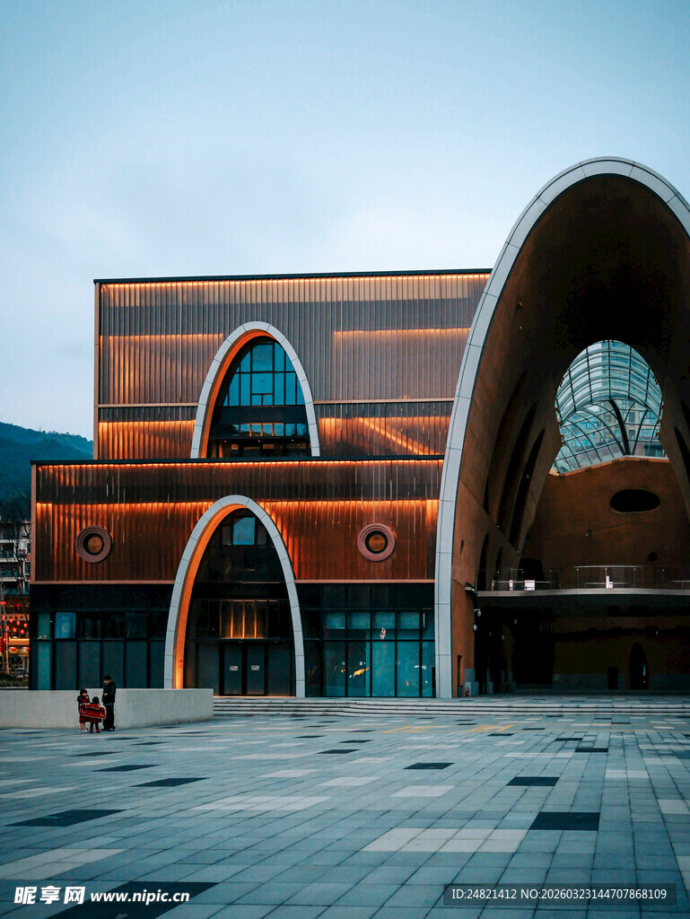 现代拱形建筑外观景观
