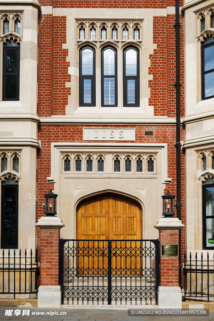 古典风格的建筑大门