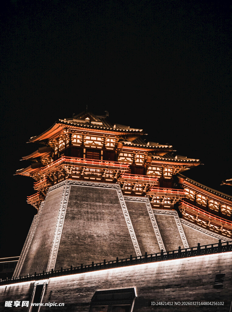 夜幕下的中式古建筑