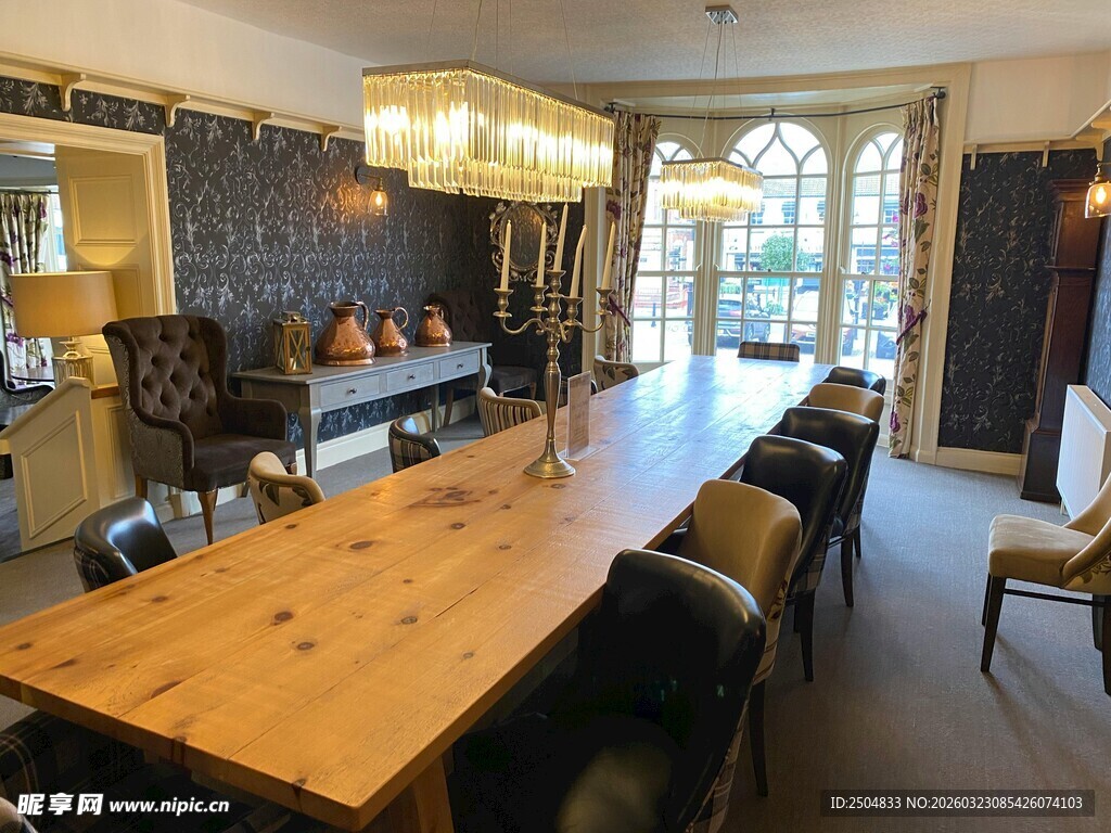 豪华大气的长桌会议室