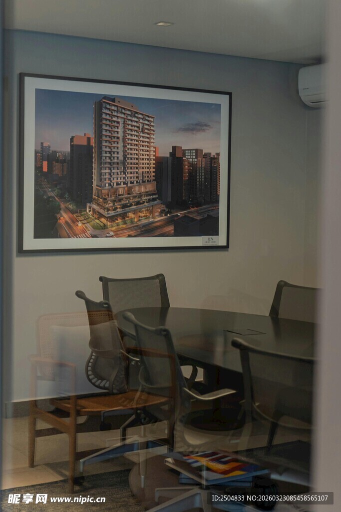 现代简约风室内挂画场景