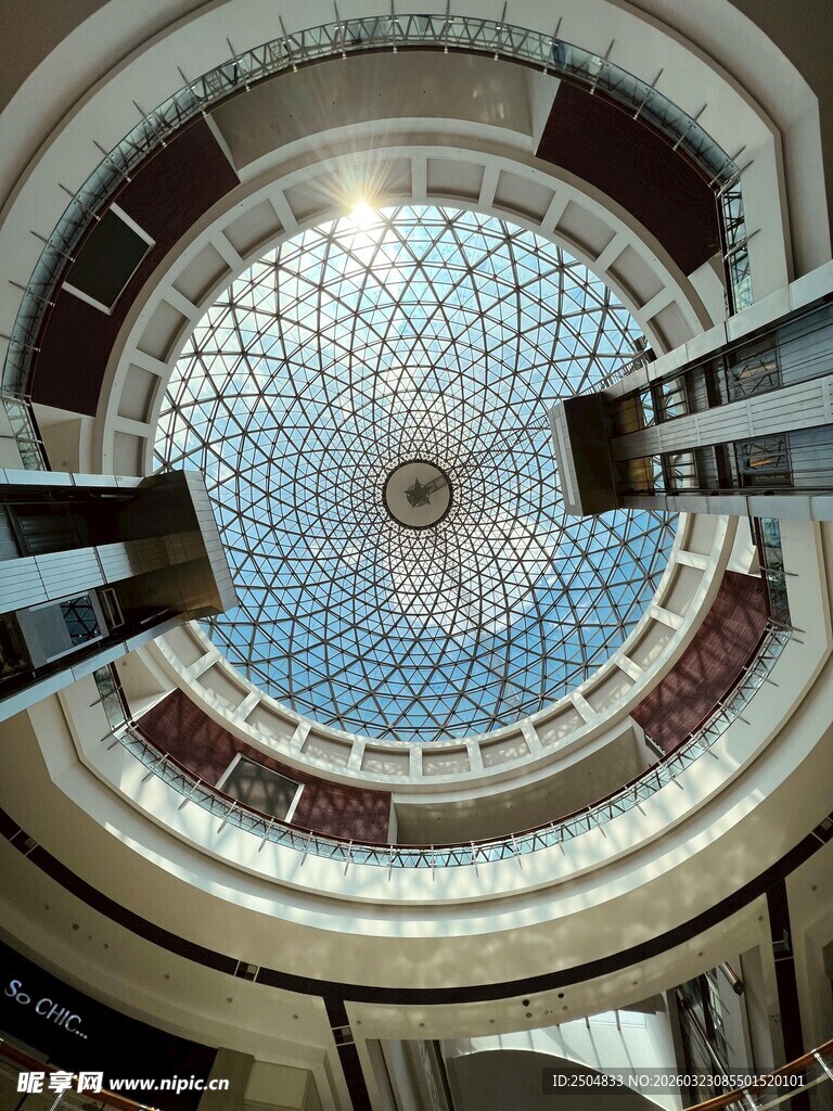 现代建筑穹顶内部景观