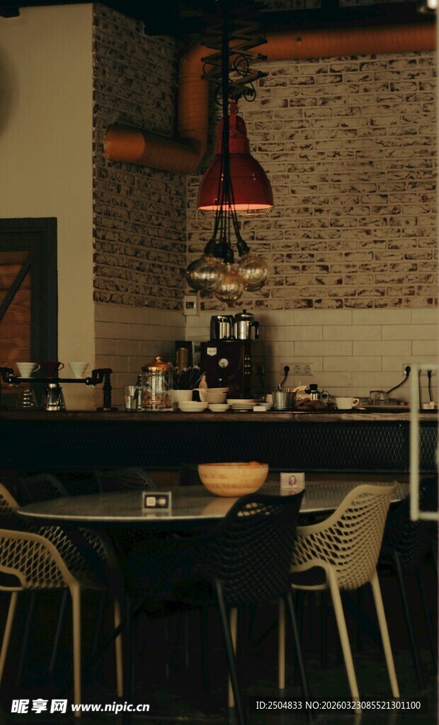 温馨室内休闲桌椅布置场景