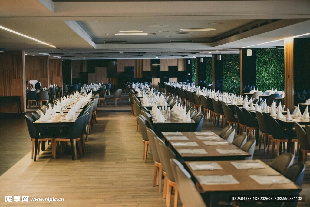 宽敞雅致的宴会大厅场景