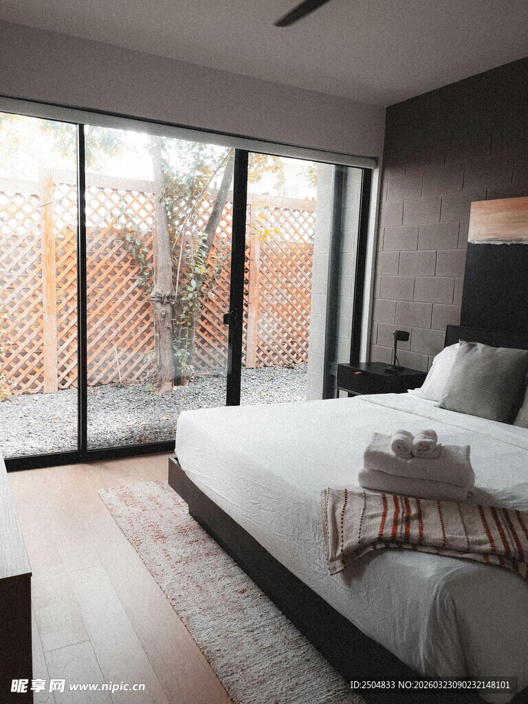 现代简约风卧室温馨空间