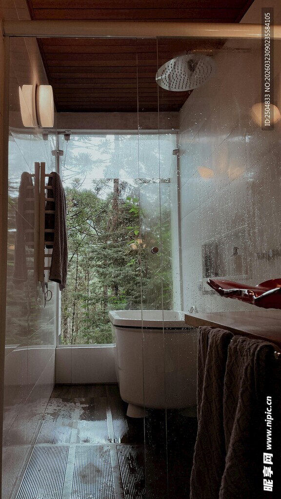 现代风格浴室 窗外绿意盎然