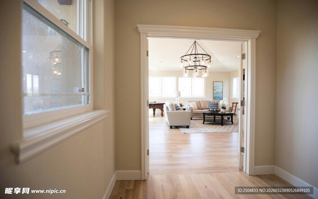 明亮温馨的 居过道空间