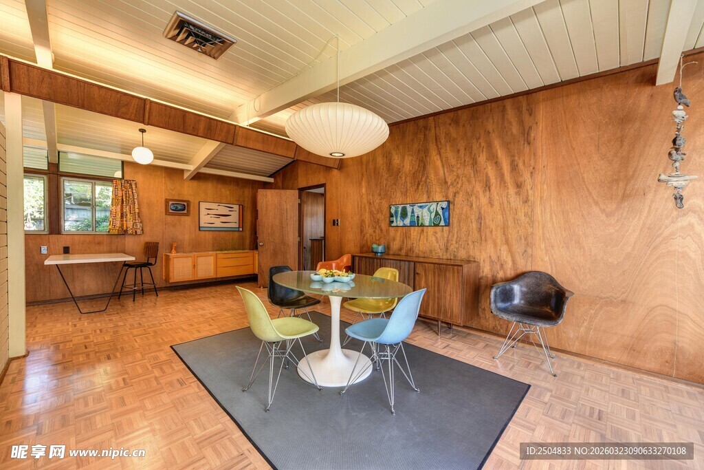 复古风木质温馨室内空间