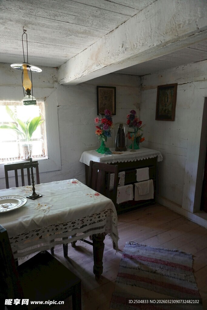 温馨质朴的家庭用餐空间