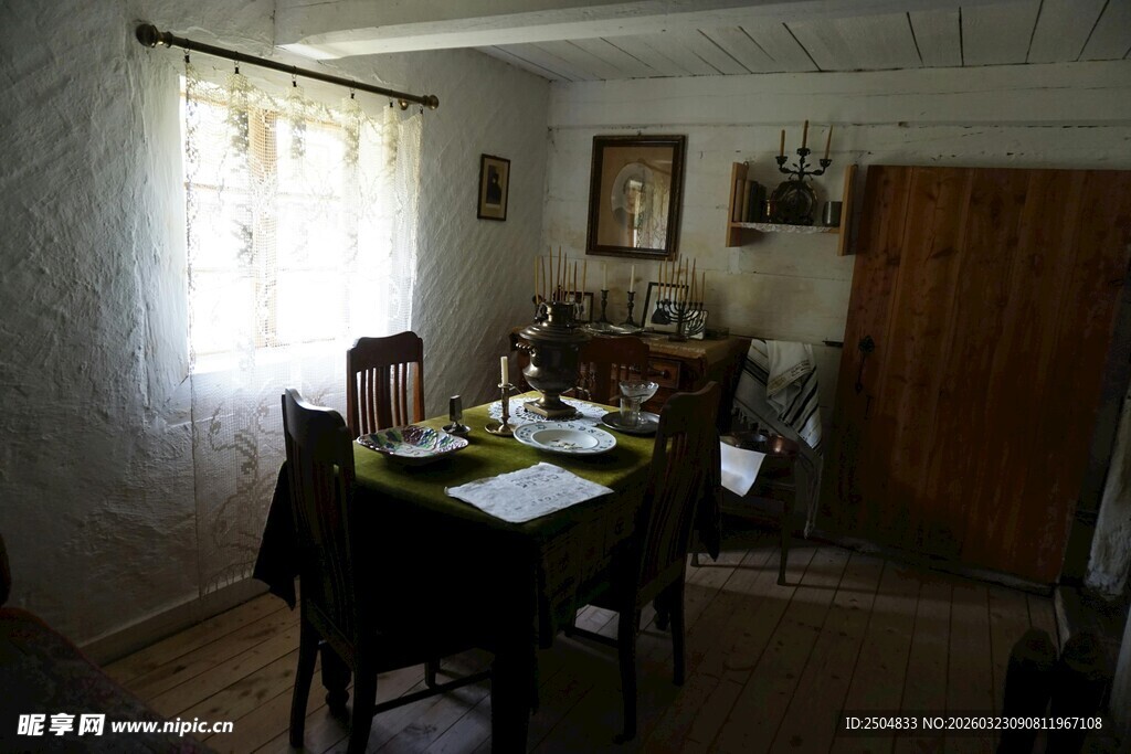 温馨乡村风室内用餐场景