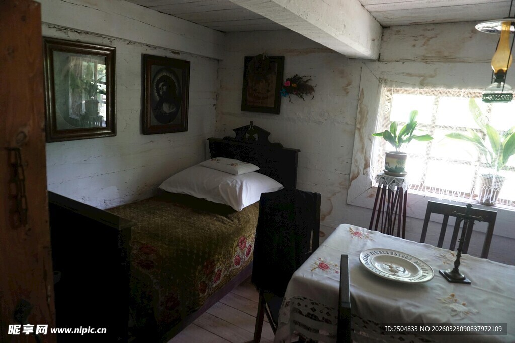 温 居家卧室用餐角落