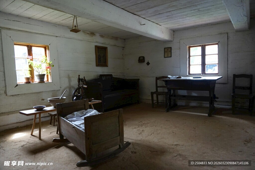 空旷老式客厅室内场景
