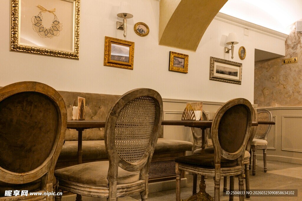 复古典雅的餐厅室内场景