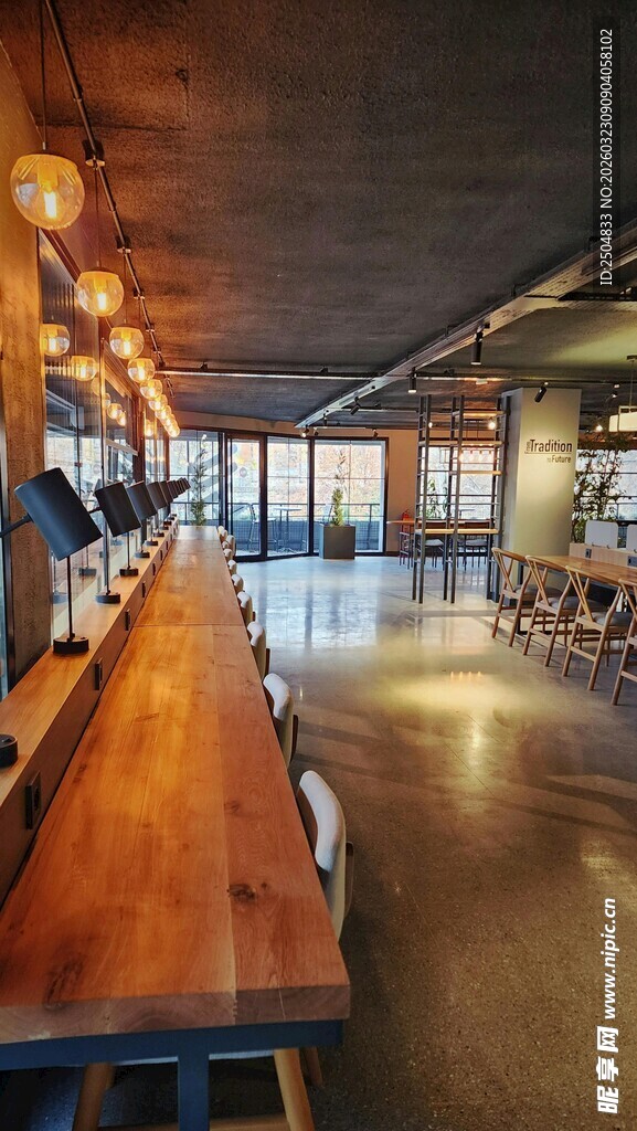 工业风宽敞开放式室内空间