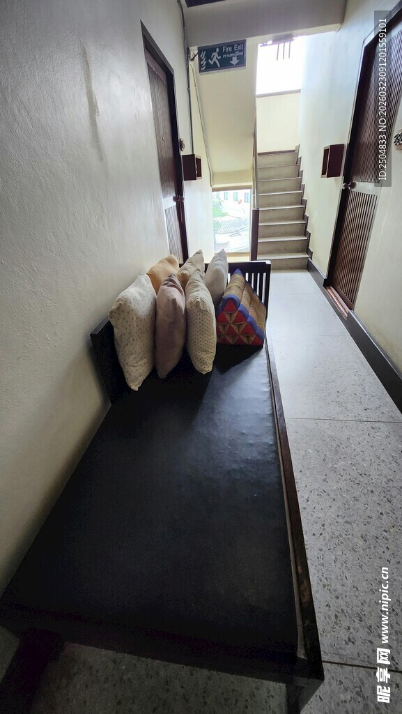 走廊角落的舒适休憩区域