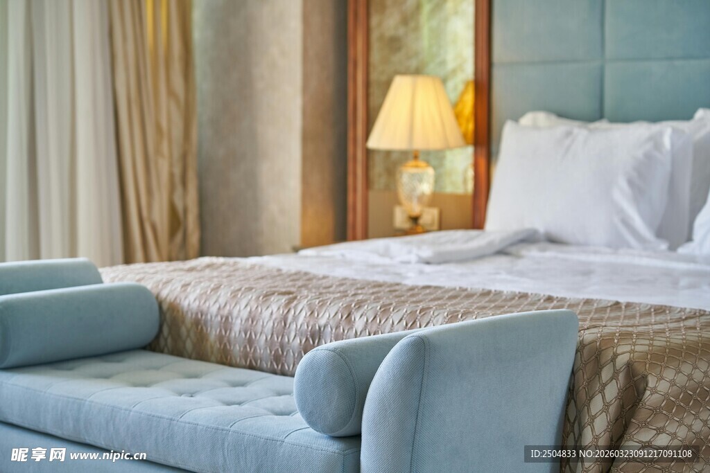 舒适卧室沙发与床的搭配