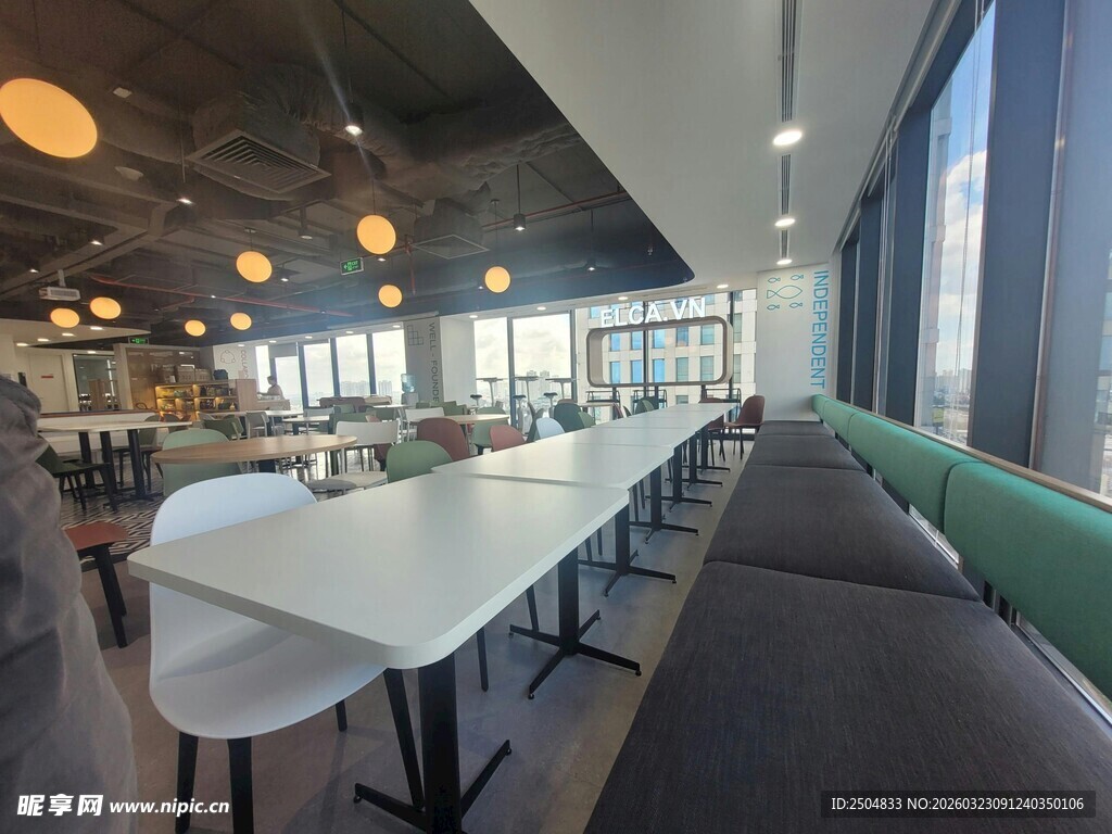 现代简约风格的室内餐厅空间