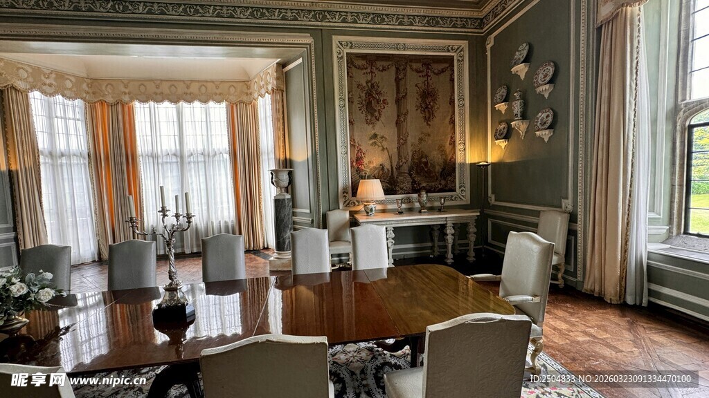 古典奢华风格的客厅场景