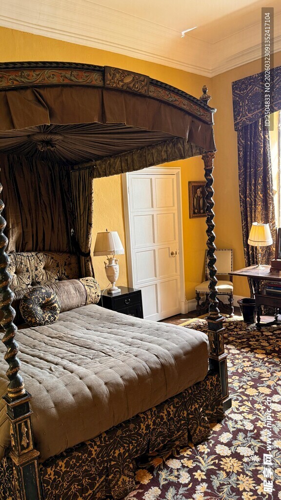 古典风格四柱床卧室场景