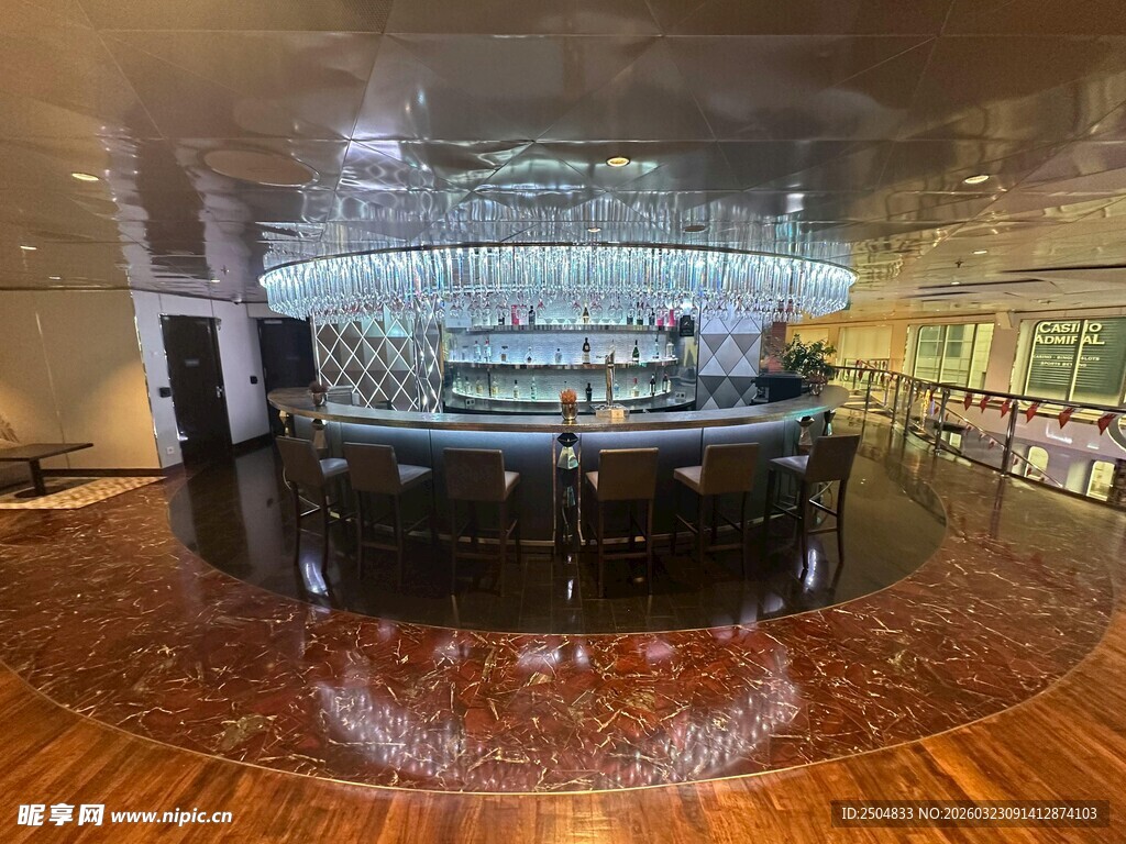豪华室内酒吧全景