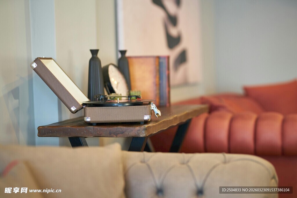 精致客厅一角的摆件展示