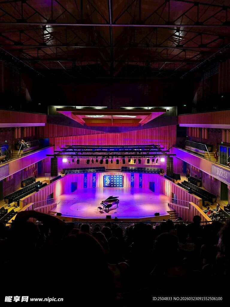 绚丽舞台灯光秀场景