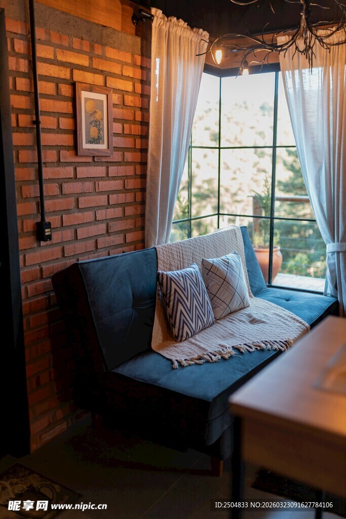 温馨客厅角落沙发休闲区