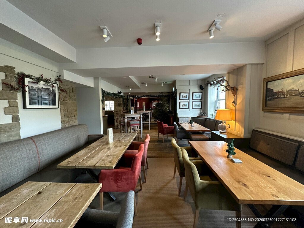 简约风格的餐厅室内场景