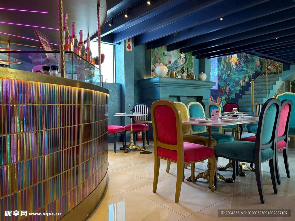 多彩时尚的室内休闲空间