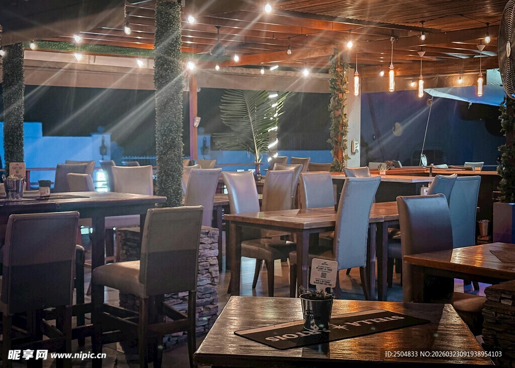 温馨酒吧室内场景