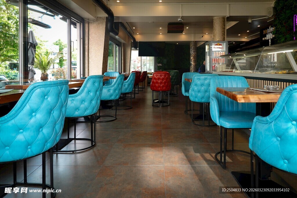 时尚蓝色调餐厅室内景致