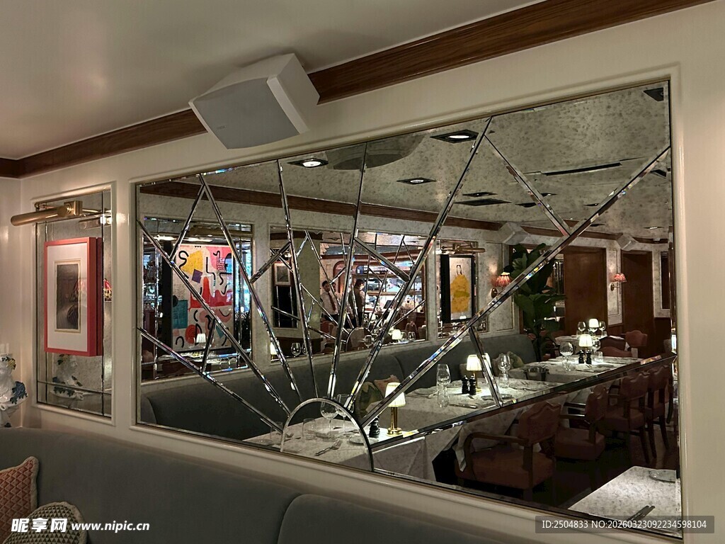 精致餐厅内部优雅用餐环境