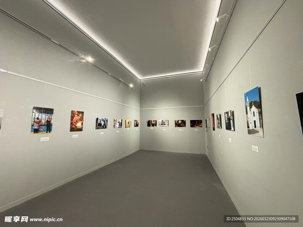 现代艺术展厅内景展示